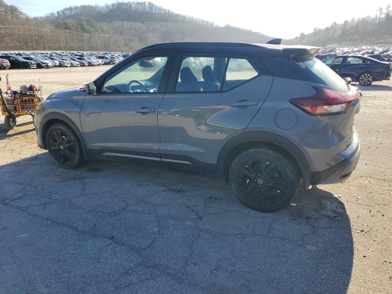 2021 NISSAN KICKS SR photo 2