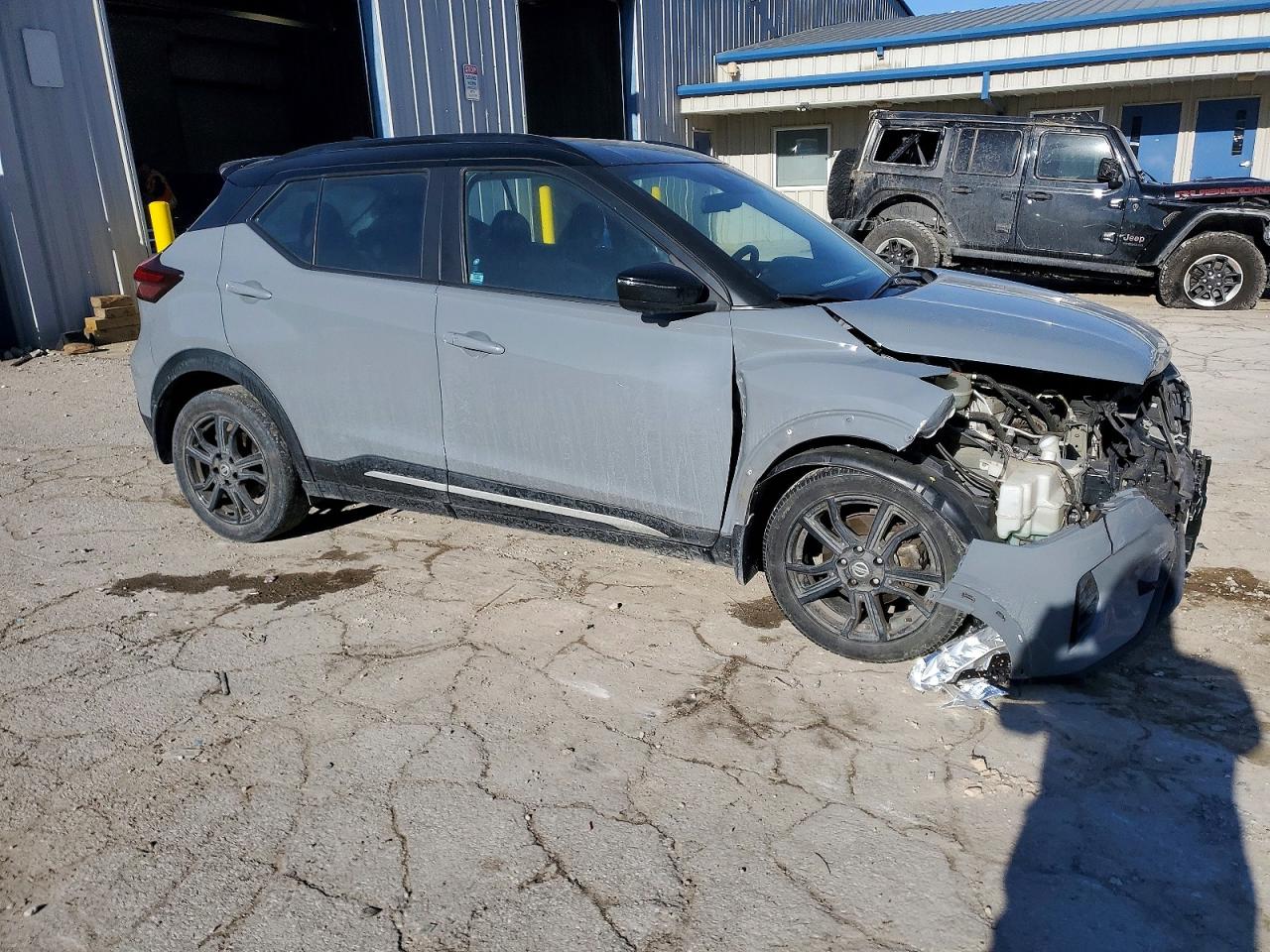 2021 NISSAN KICKS SR photo 4