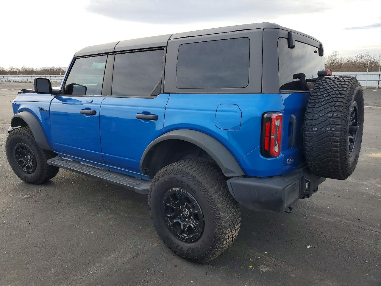 2023 FORD BRONCO BASE photo 2