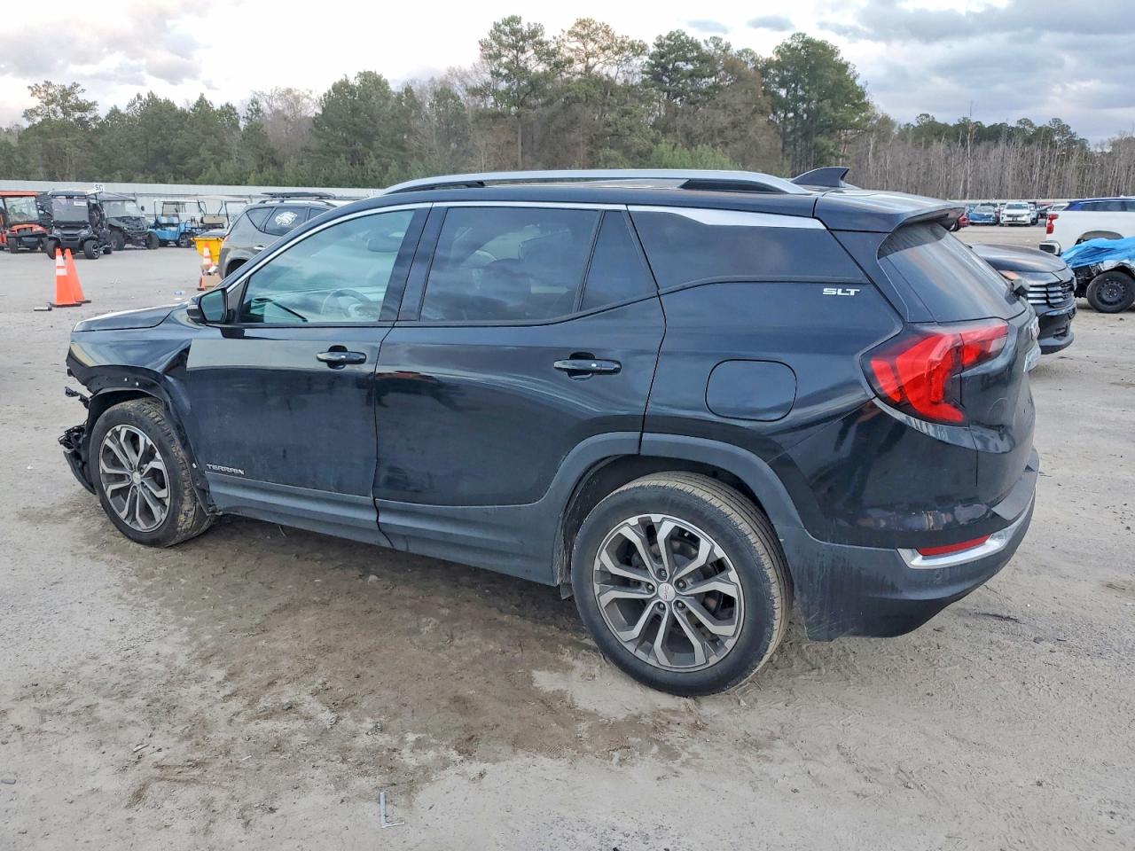 2018 GMC TERRAIN SLT photo 2