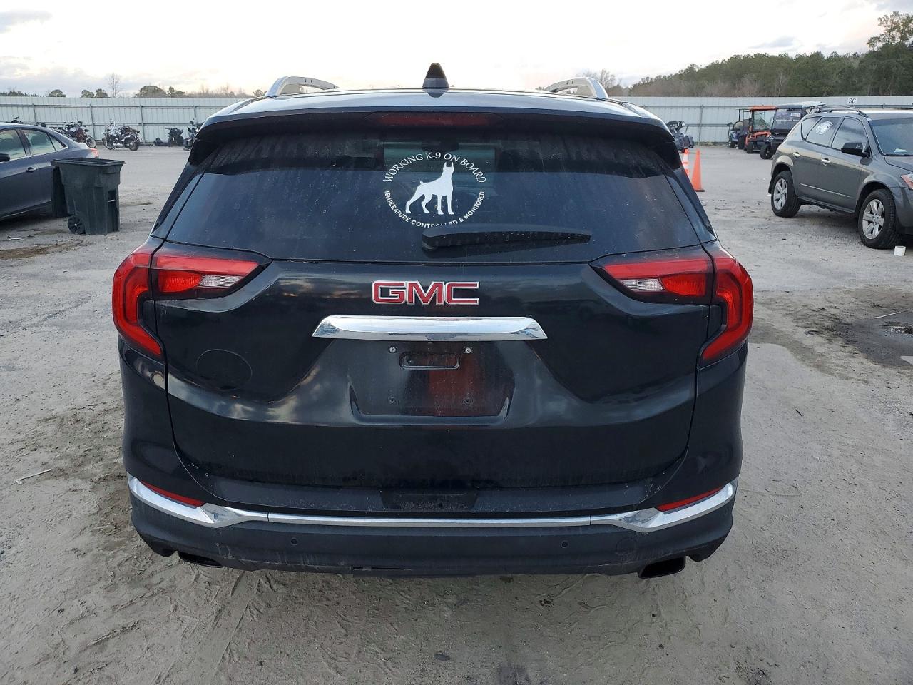 2018 GMC TERRAIN SLT photo 6