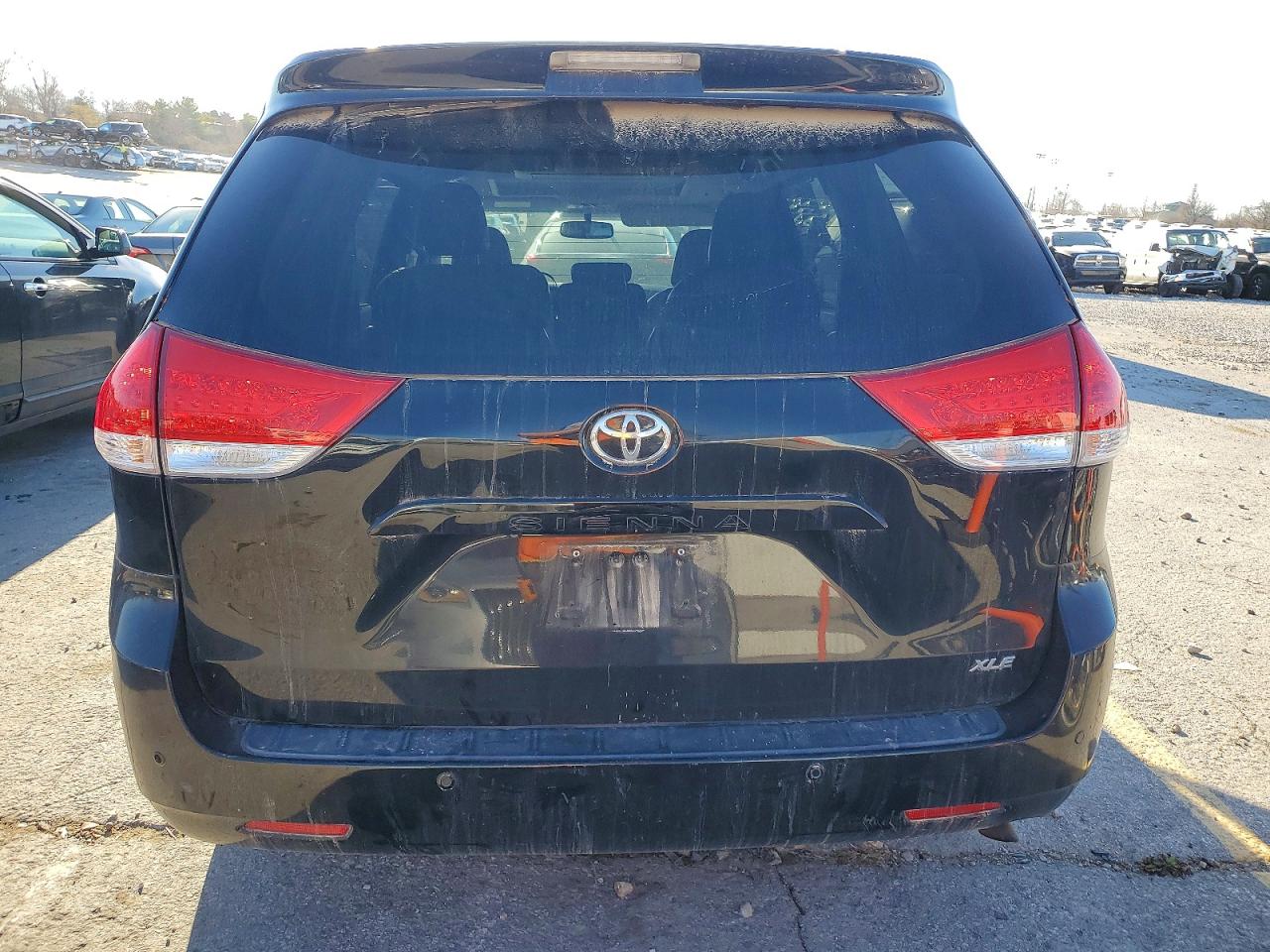 2013 TOYOTA SIENNA XLE photo 6