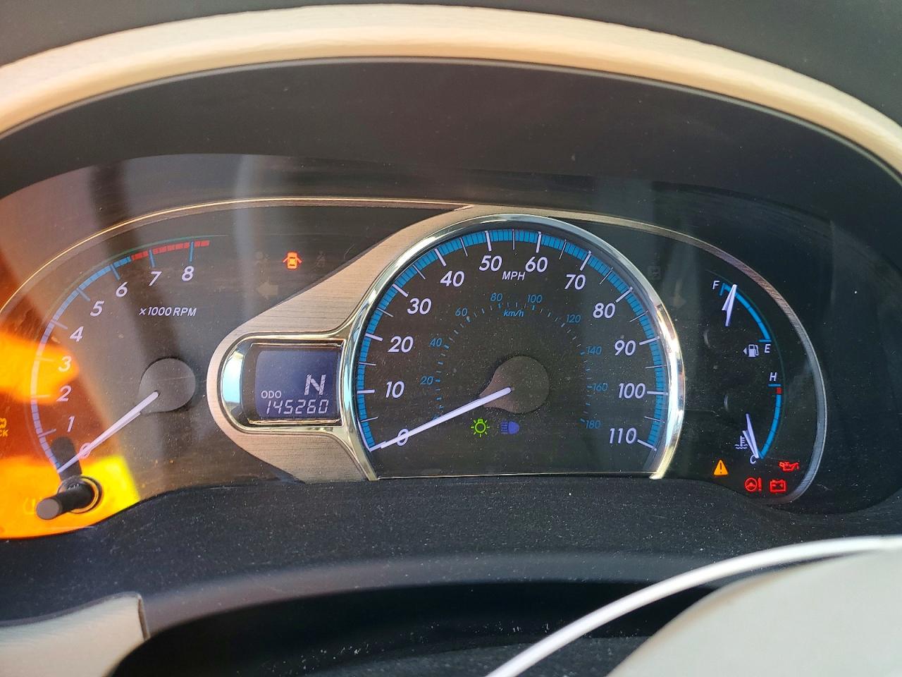 2013 TOYOTA SIENNA XLE photo 9