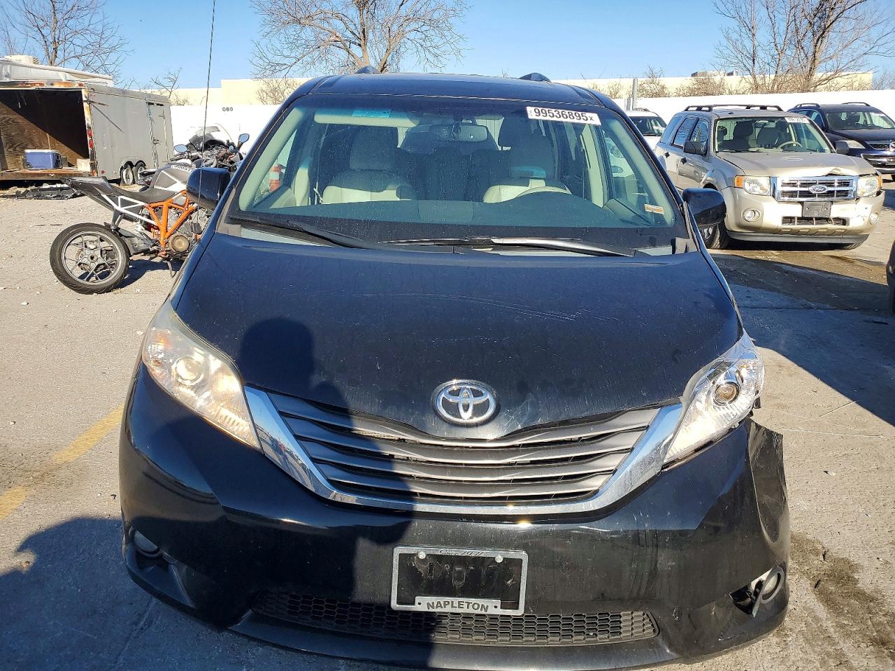 2013 TOYOTA SIENNA XLE photo 5