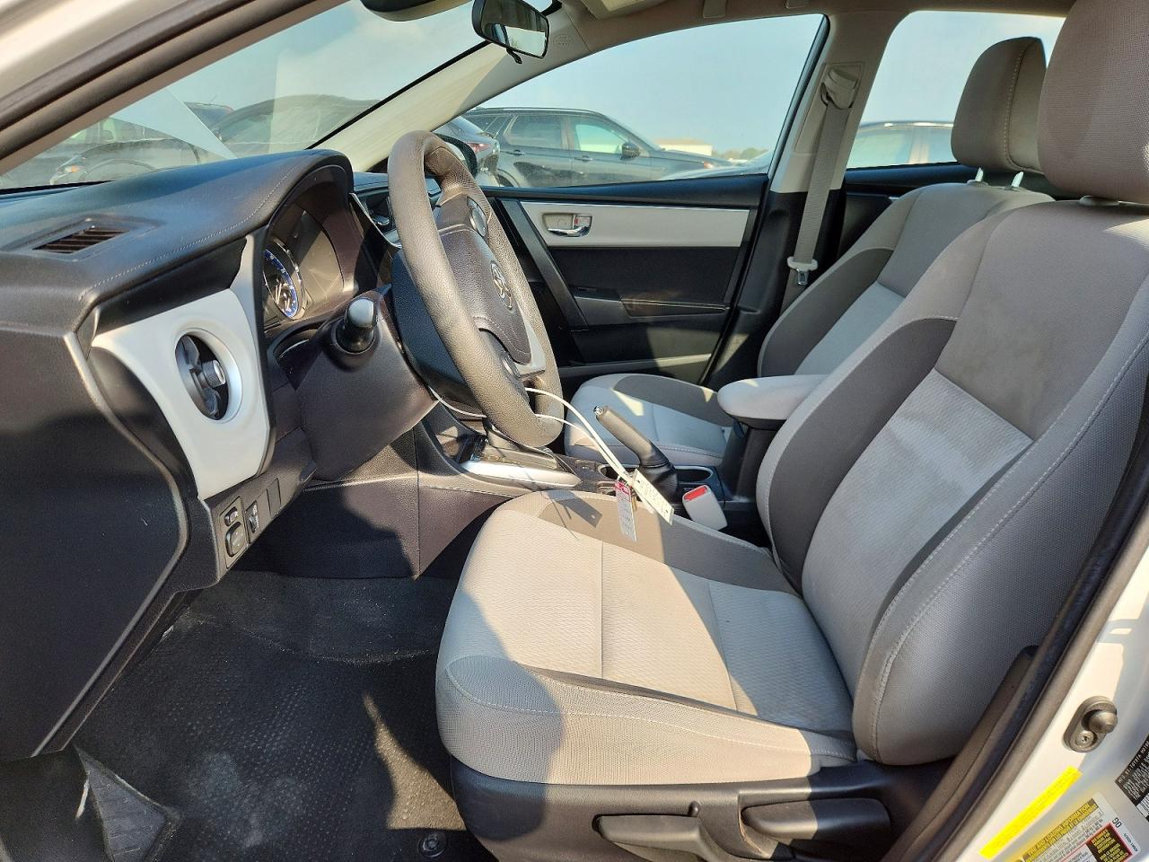 2019 TOYOTA COROLLA L photo 7