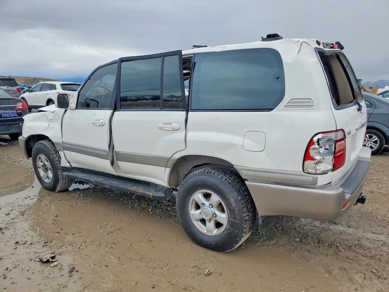 1999 TOYOTA LAND CRUISER photo 2