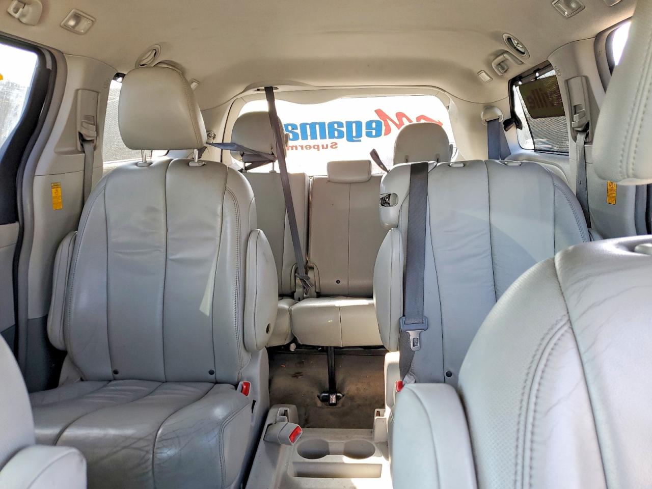 2014 TOYOTA SIENNA XLE photo 10
