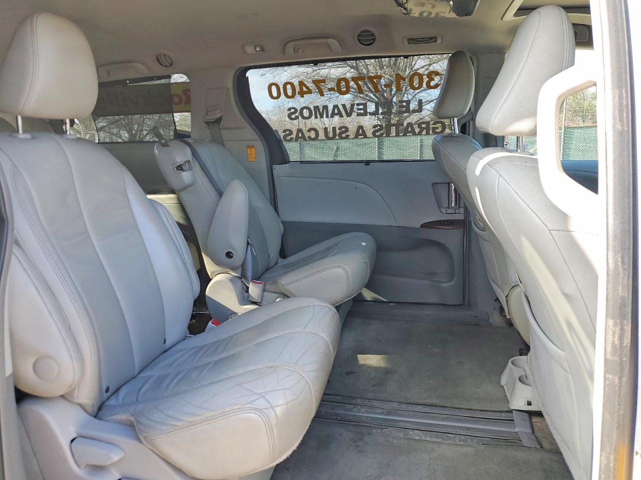 2014 TOYOTA SIENNA XLE photo 11