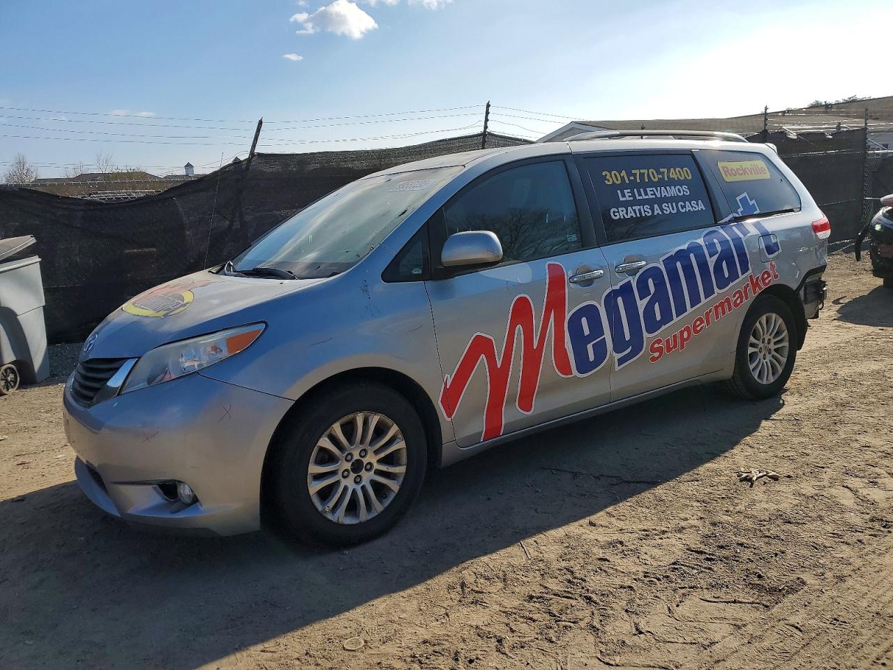2014 TOYOTA SIENNA
