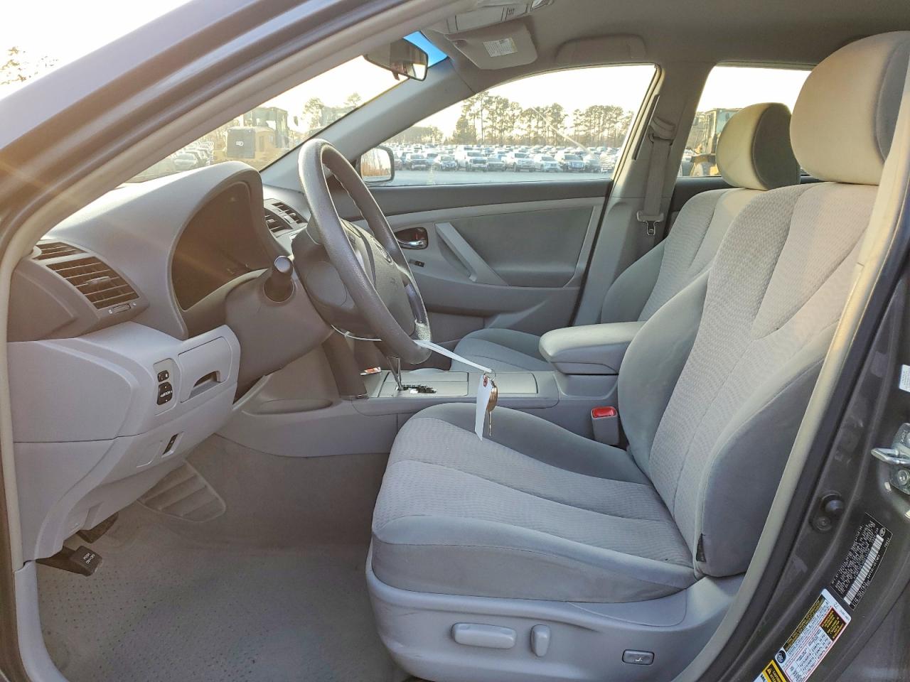 2010 TOYOTA CAMRY BASE photo 7