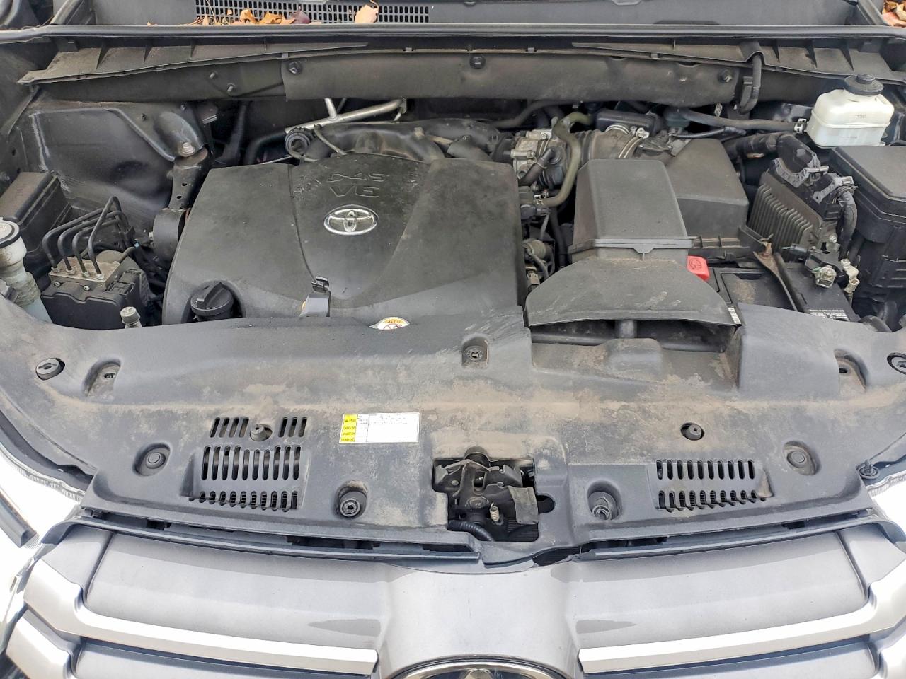 2019 TOYOTA HIGHLANDER SE photo 12