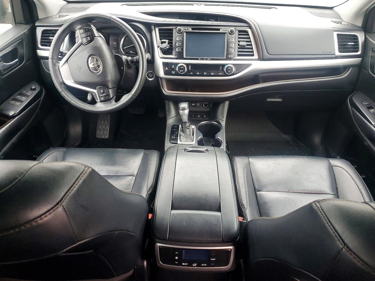 2019 TOYOTA HIGHLANDER SE photo 8