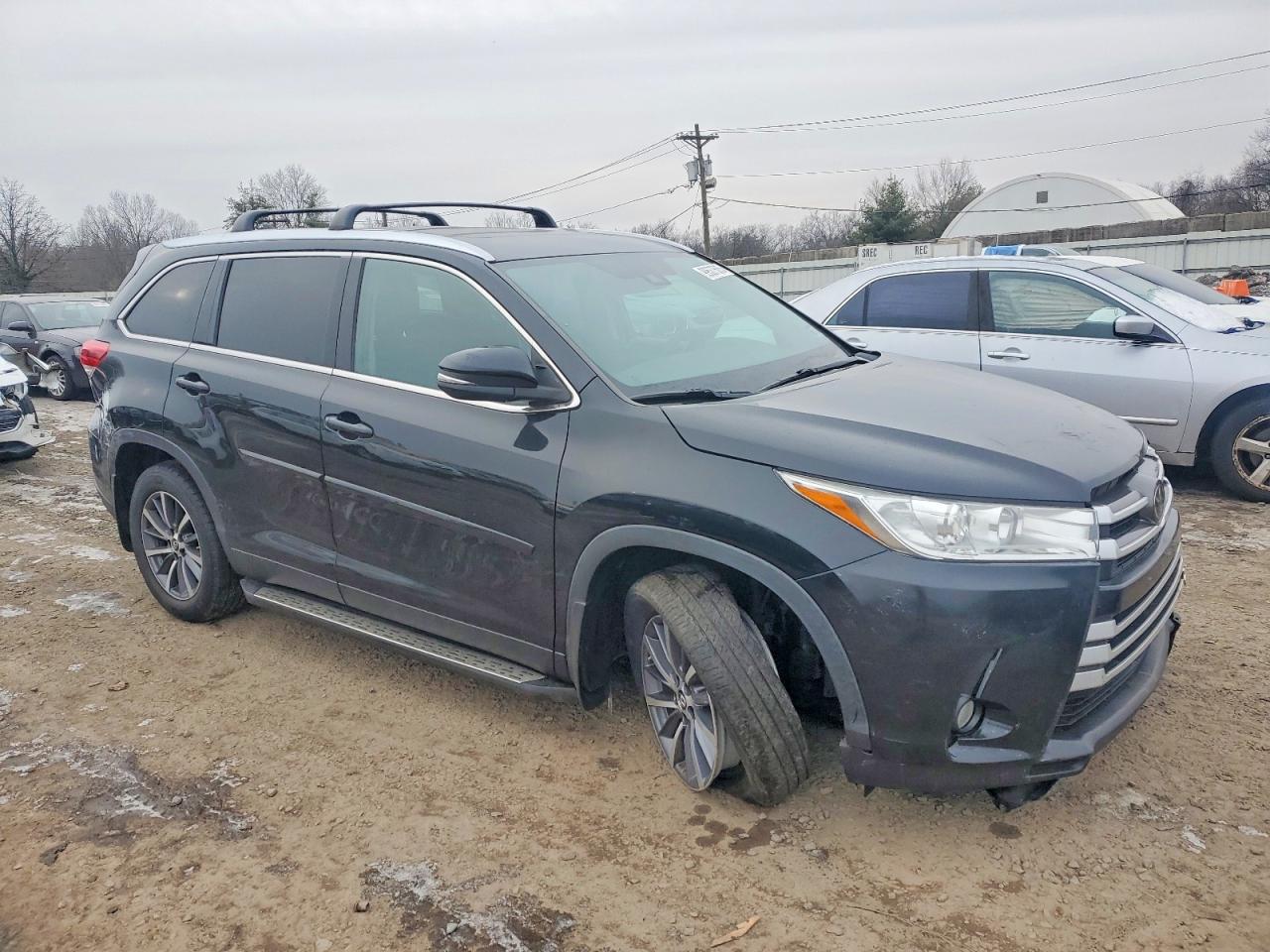 2019 TOYOTA HIGHLANDER SE photo 4