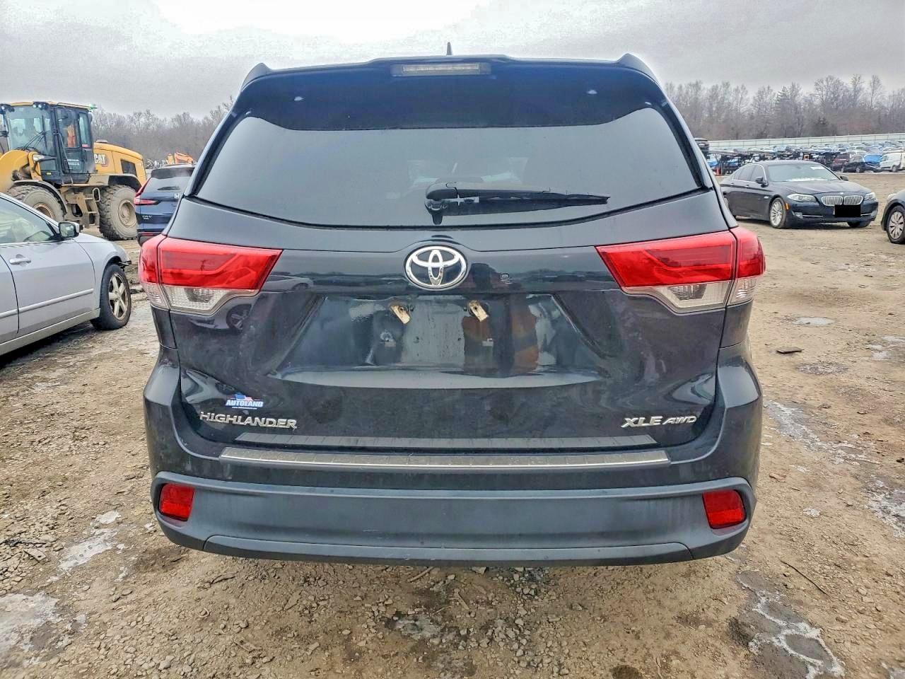 2019 TOYOTA HIGHLANDER SE photo 6