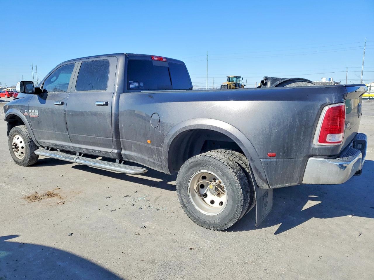 2018 RAM 3500 LARAMIE photo 2