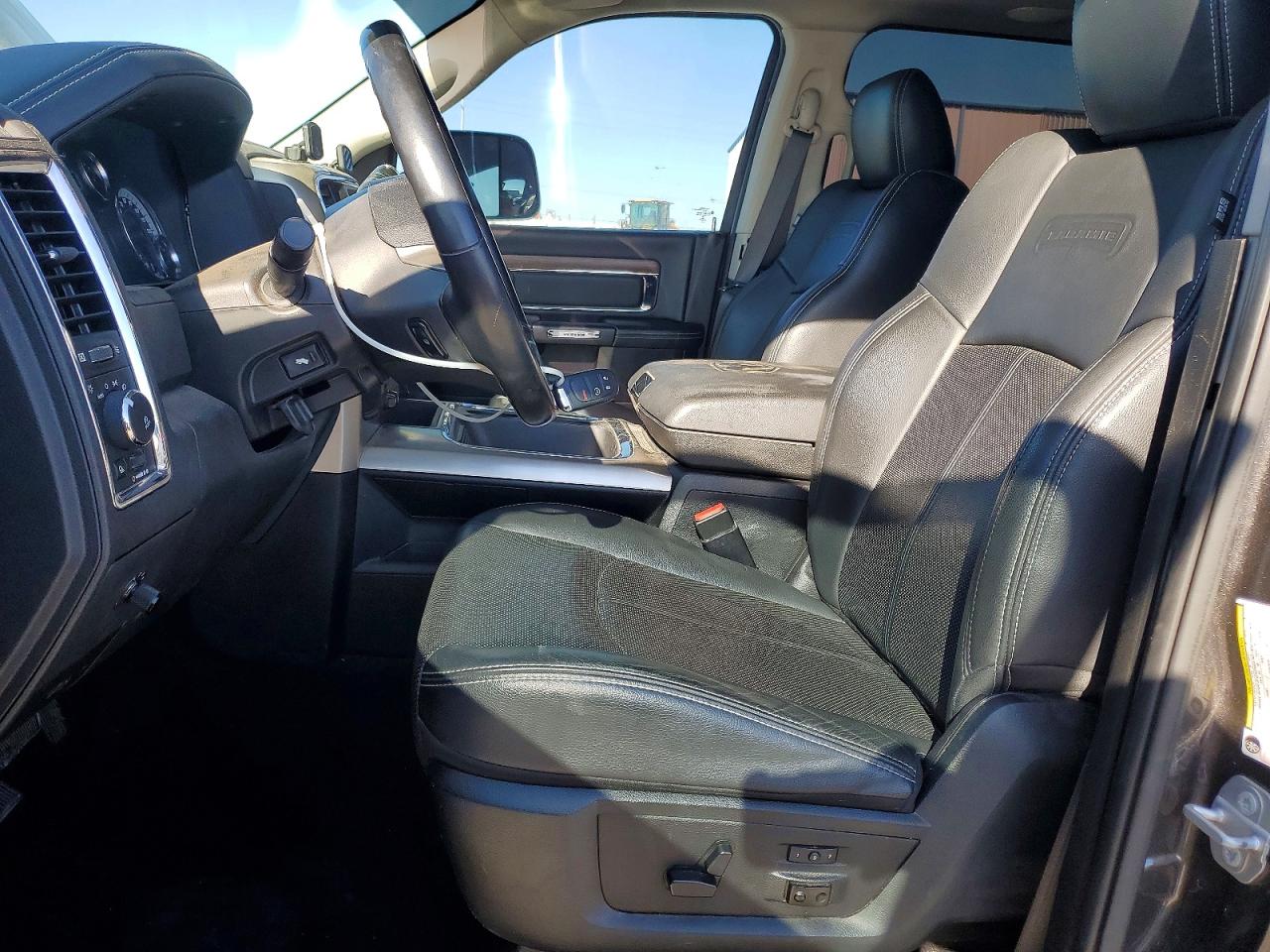 2018 RAM 3500 LARAMIE photo 7