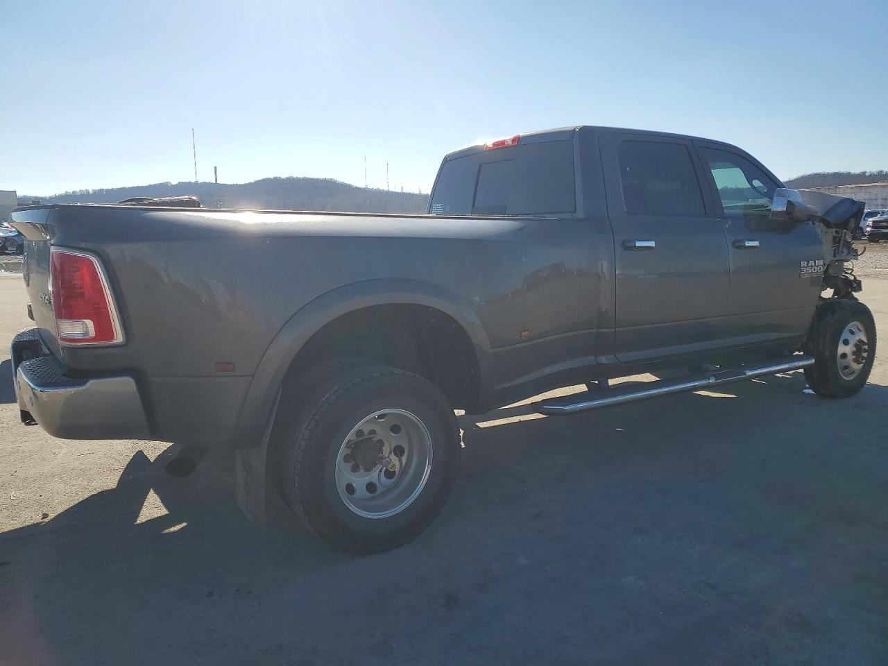 2018 RAM 3500 LARAMIE photo 3