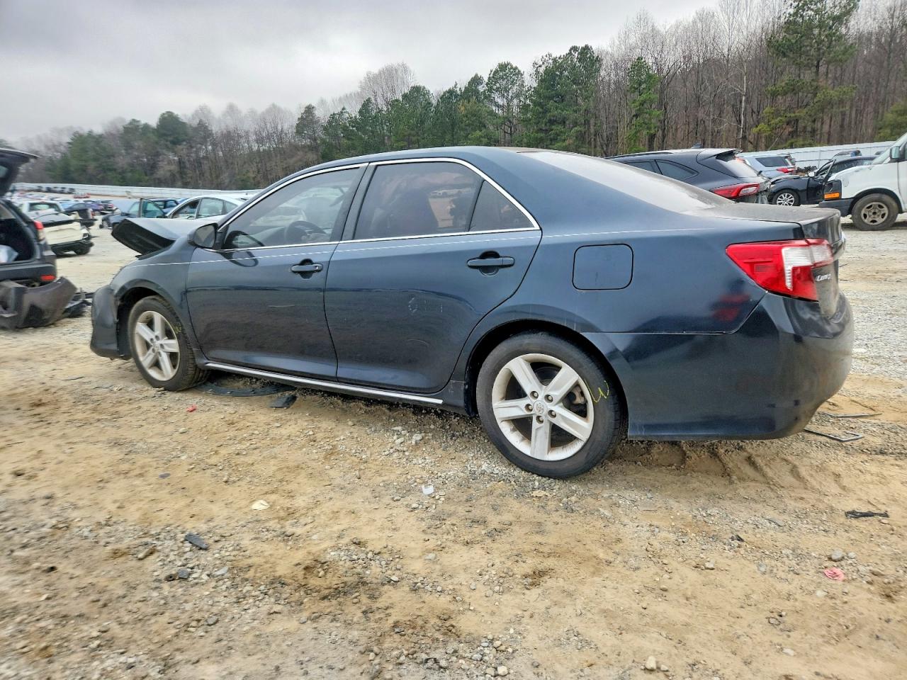 2014 TOYOTA CAMRY L photo 2