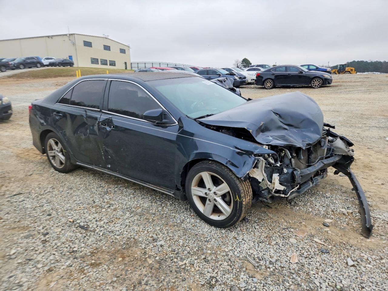 2014 TOYOTA CAMRY L photo 4