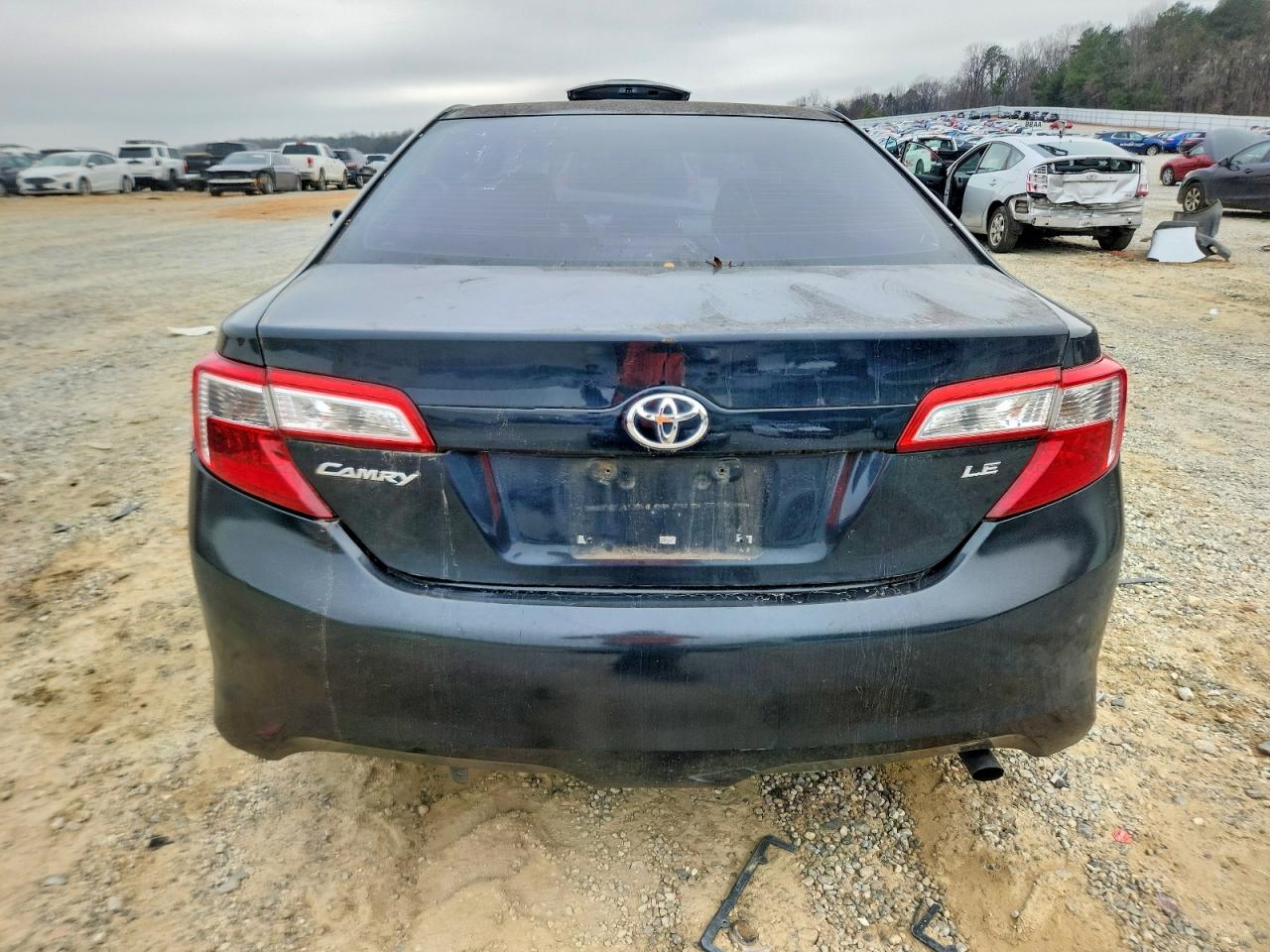 2014 TOYOTA CAMRY L photo 6