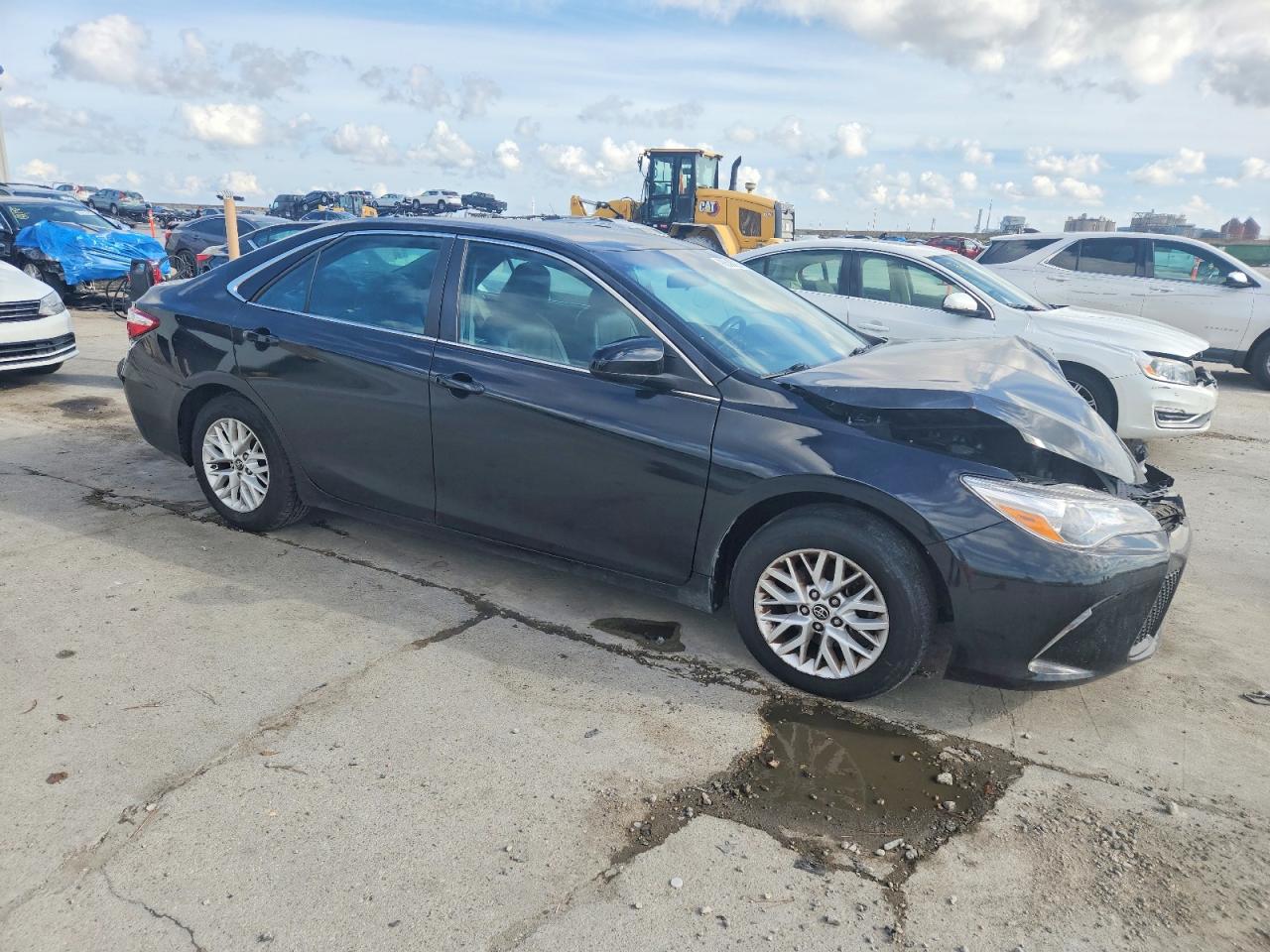 2016 TOYOTA CAMRY LE photo 4