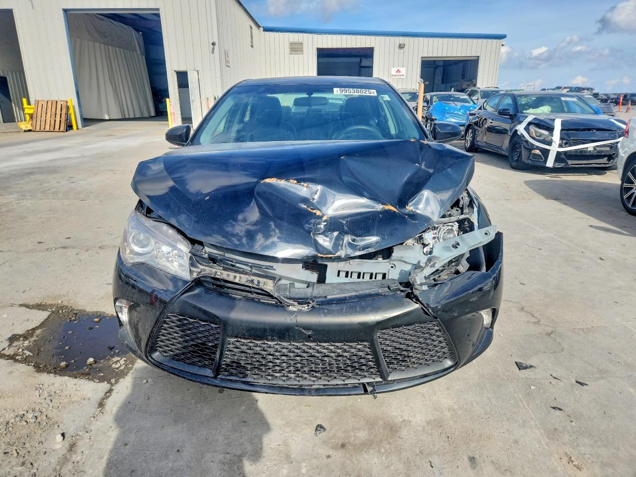 2016 TOYOTA CAMRY LE photo 5