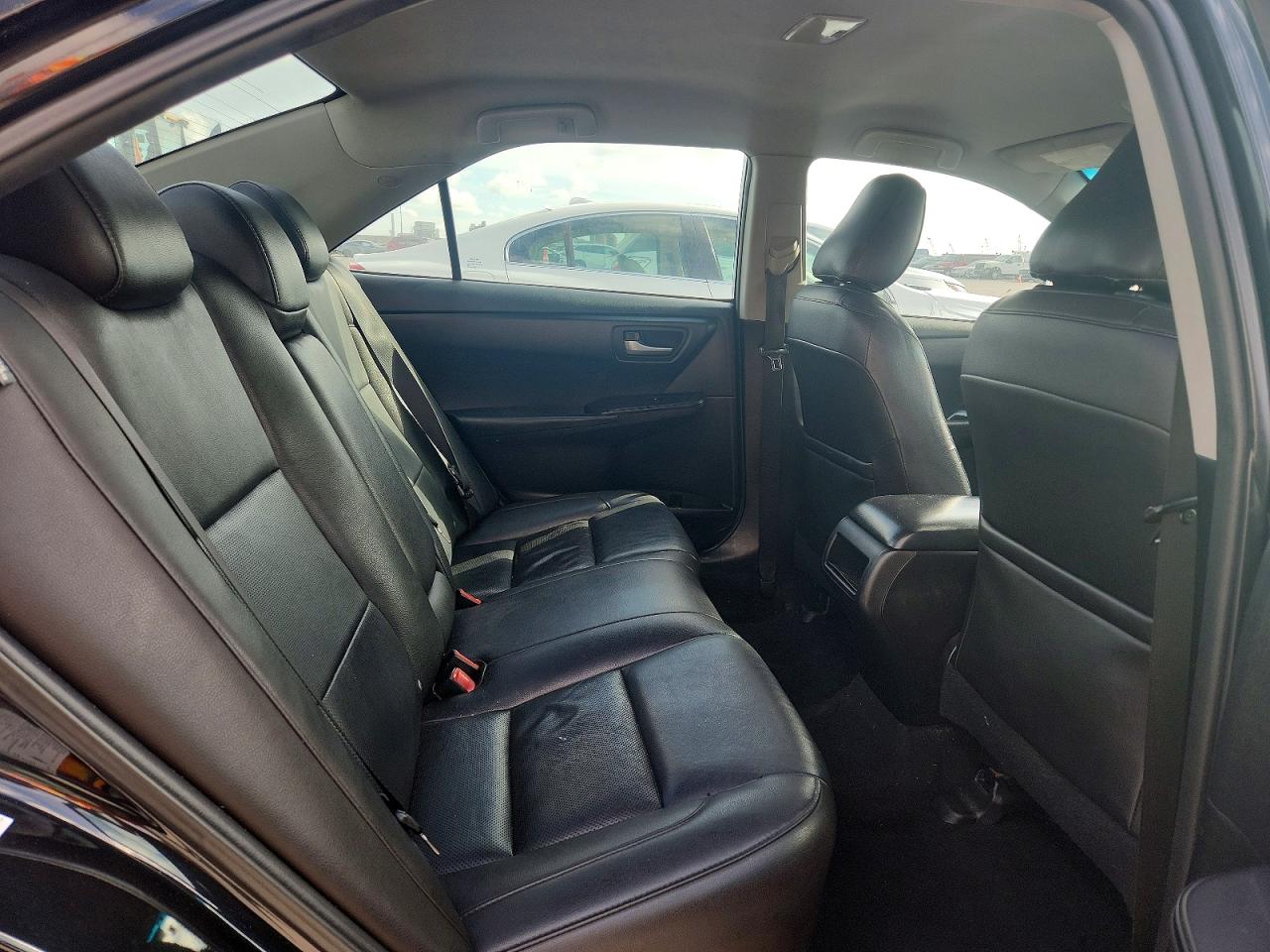 2016 TOYOTA CAMRY LE photo 10
