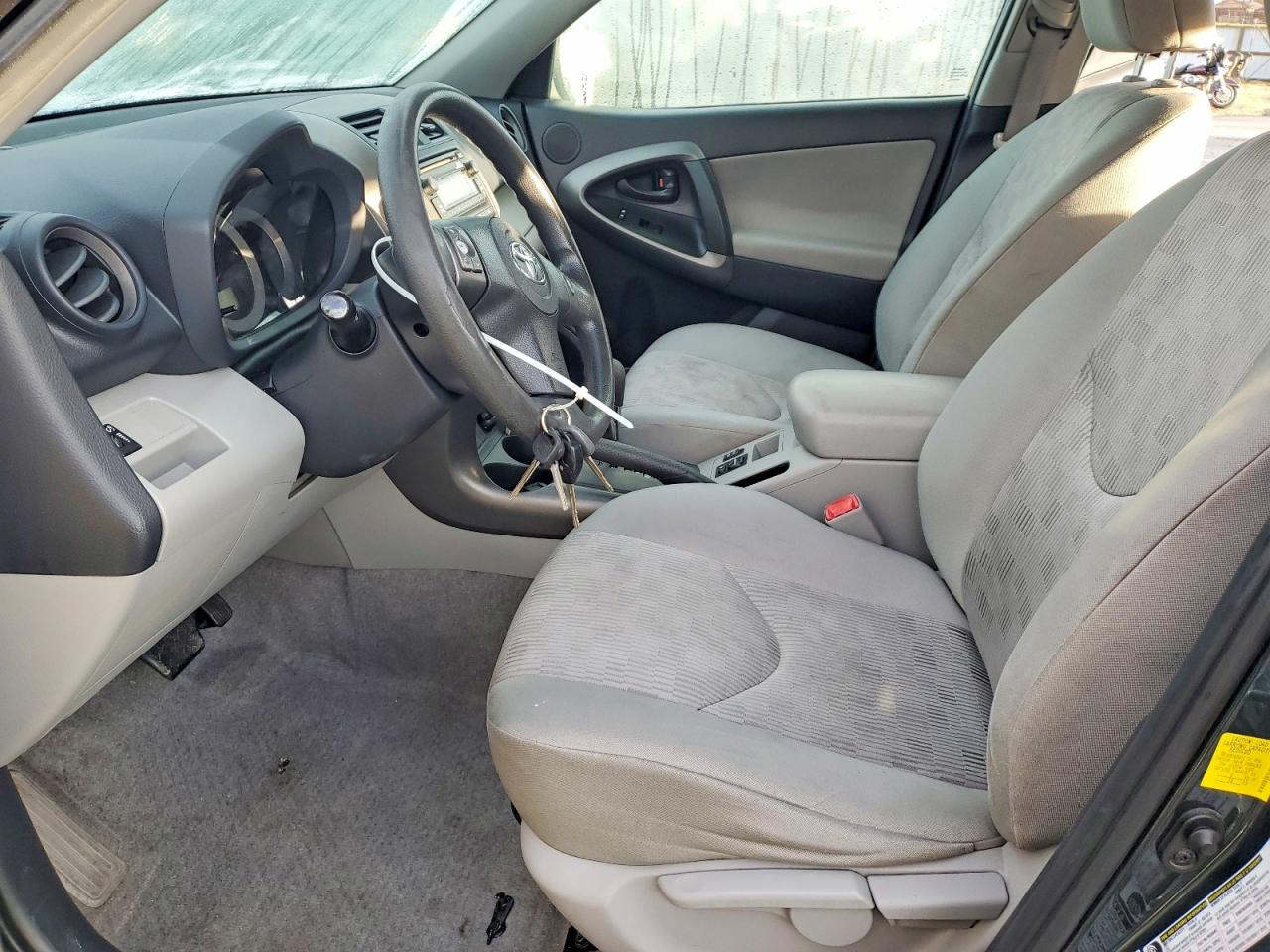 2012 TOYOTA RAV4 BASE photo 7