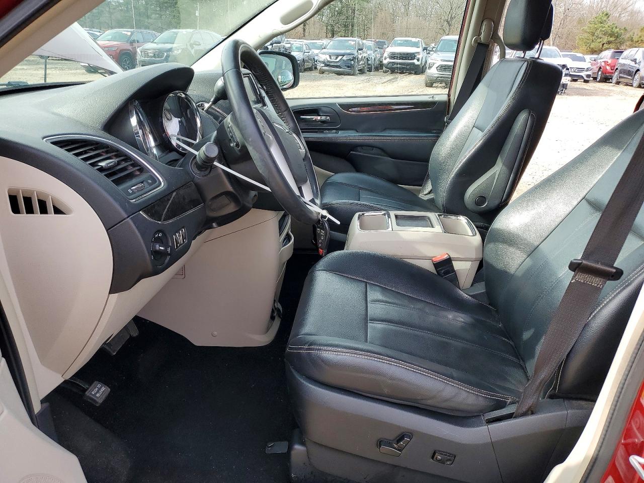 2015 CHRYSLER TOWN & COUNTRY TOURING photo 13