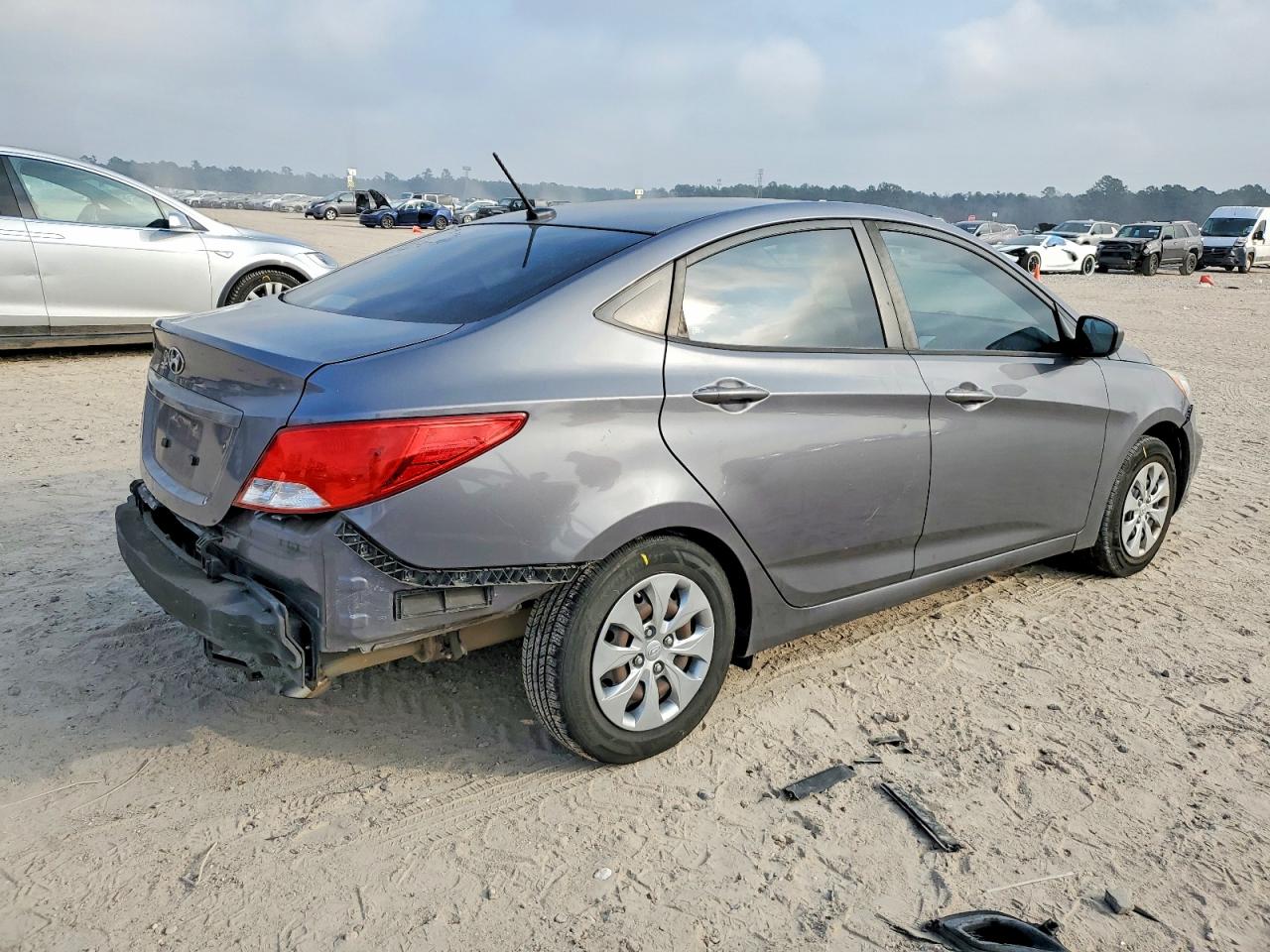 2016 HYUNDAI ACCENT SE photo 3