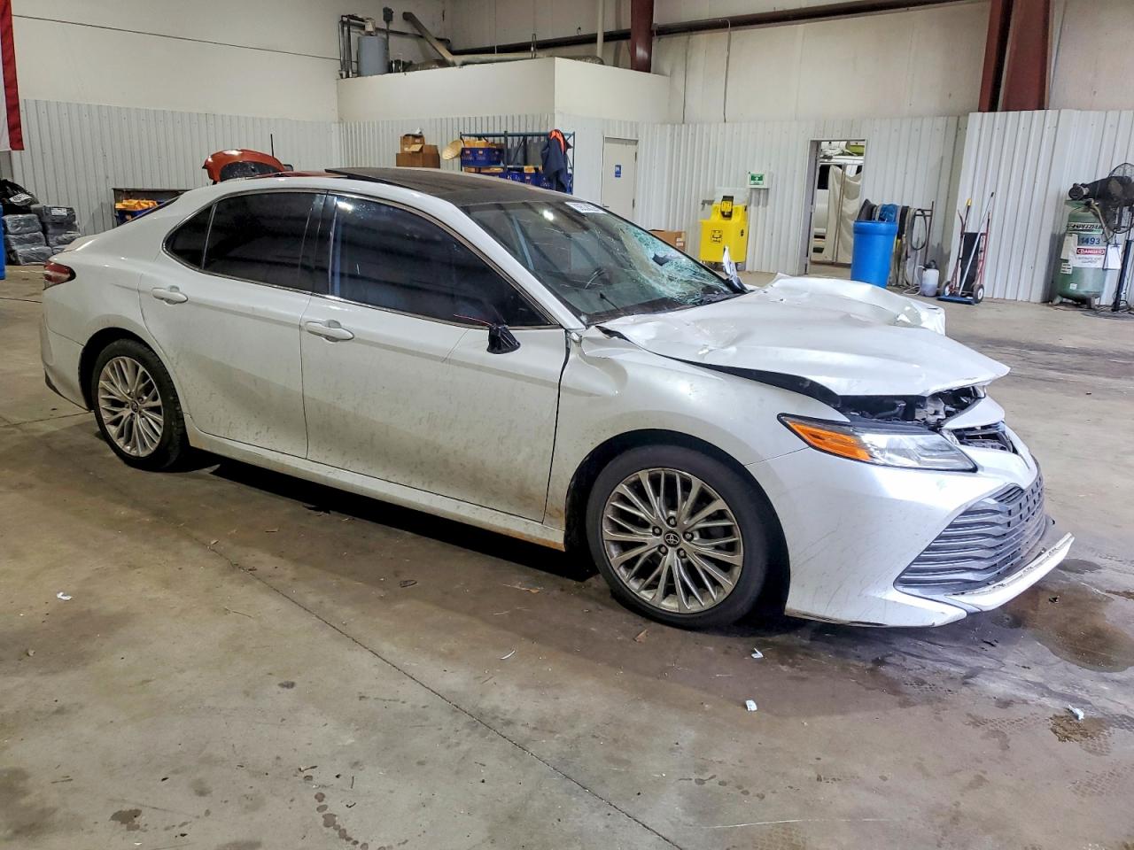 2020 TOYOTA CAMRY XLE photo 4