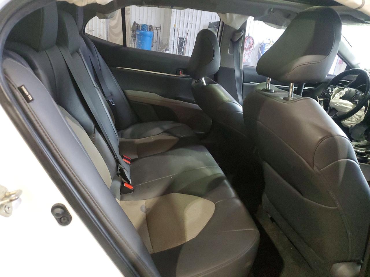 2020 TOYOTA CAMRY XLE photo 10