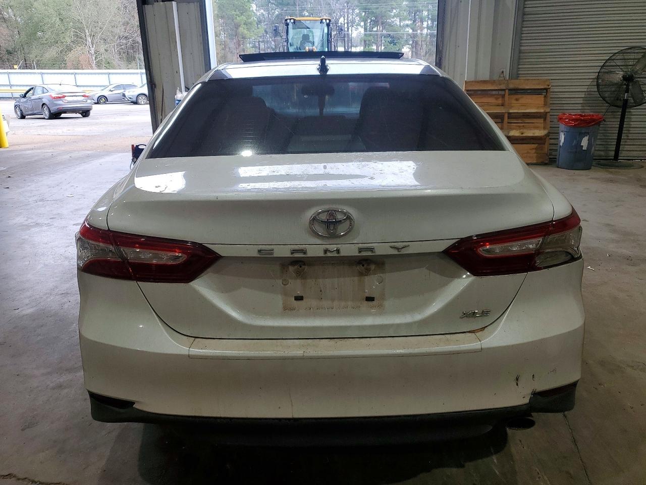 2020 TOYOTA CAMRY XLE photo 6