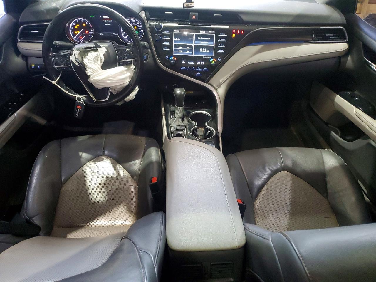 2020 TOYOTA CAMRY XLE photo 8