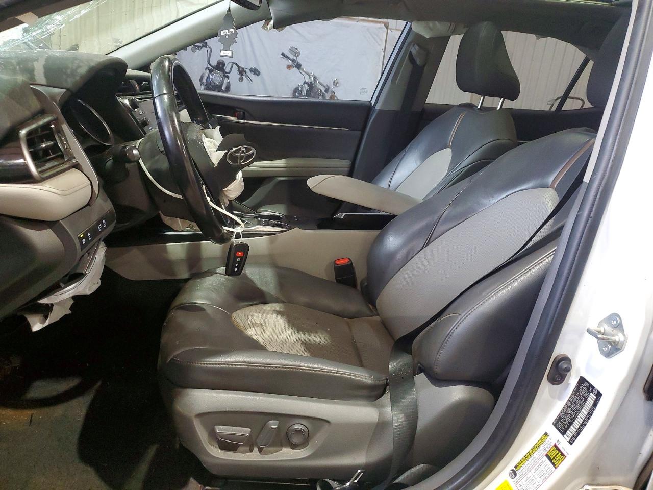 2020 TOYOTA CAMRY XLE photo 7