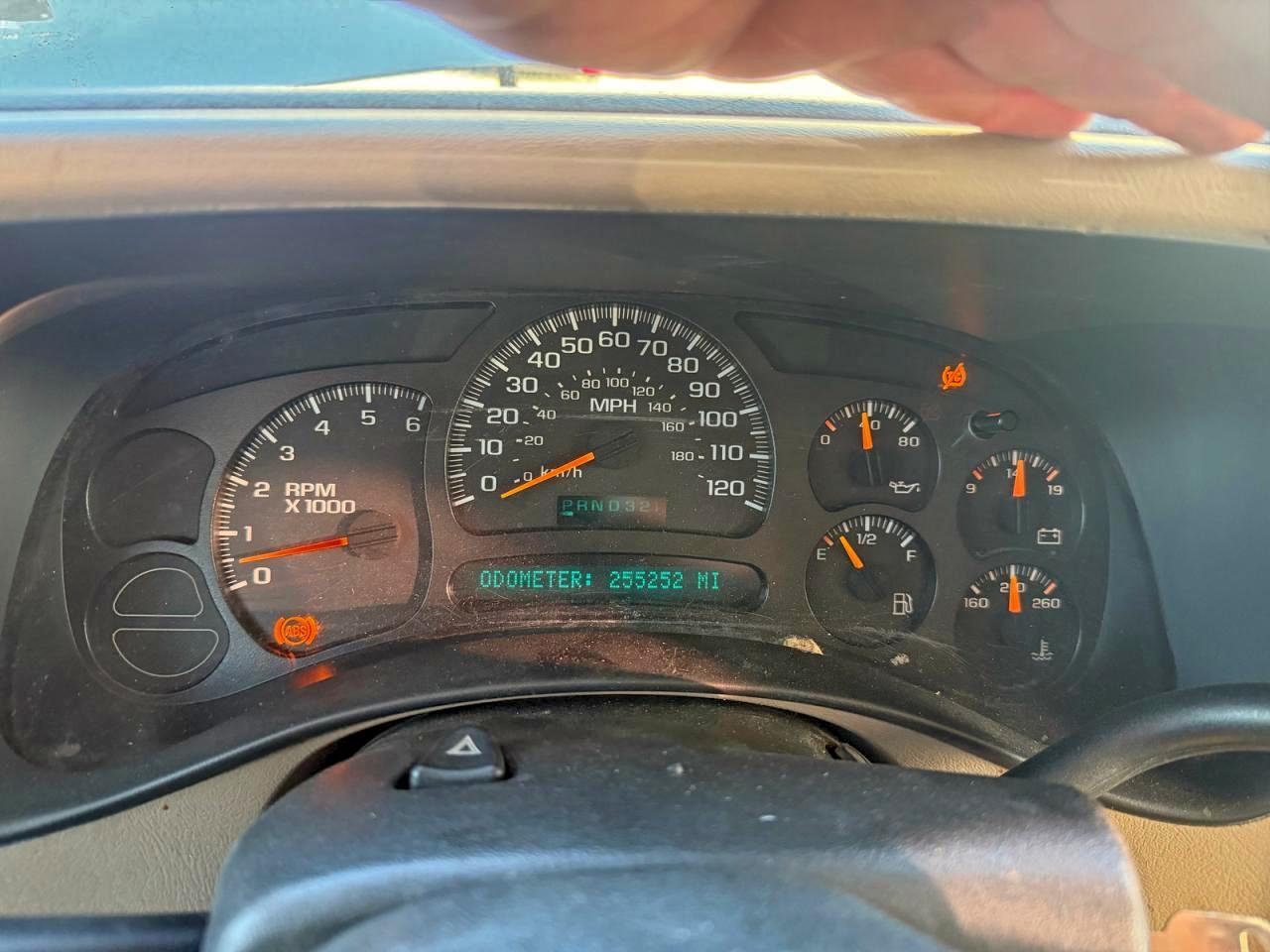 2004 GMC YUKON photo 8