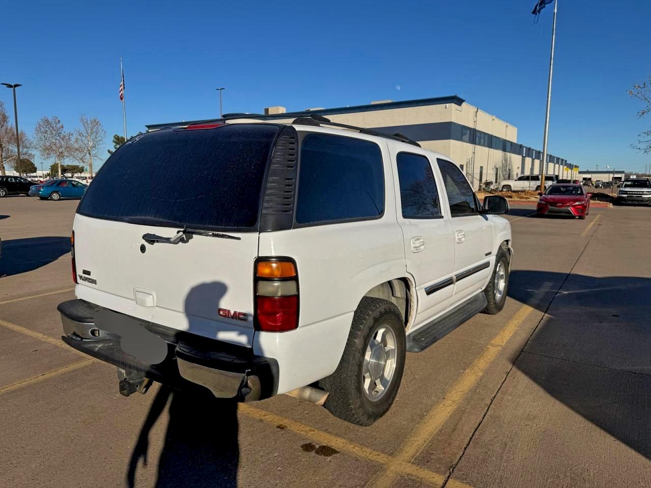2004 GMC YUKON photo 4