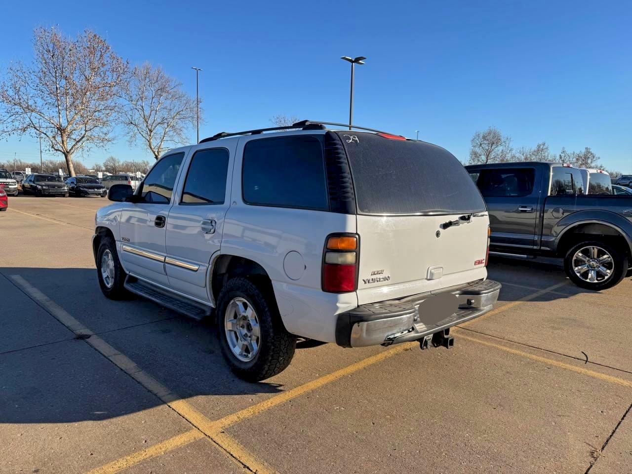 2004 GMC YUKON photo 3