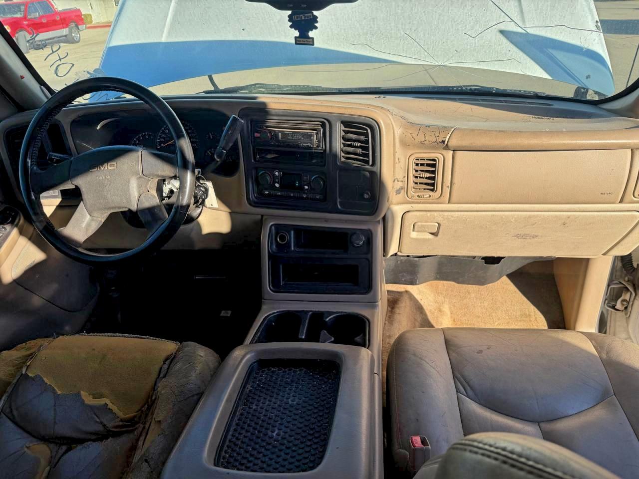 2004 GMC YUKON photo 9