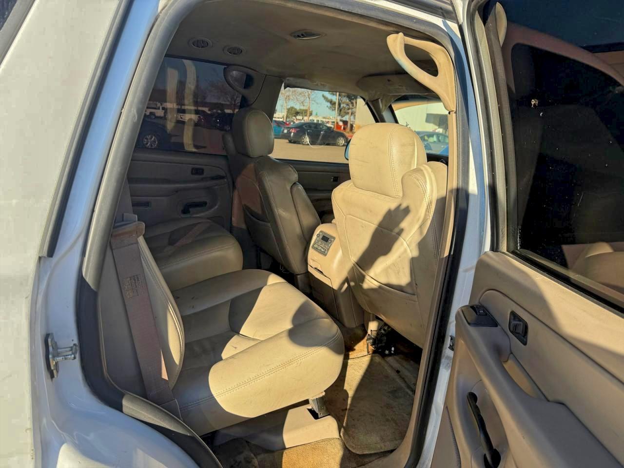 2004 GMC YUKON photo 6