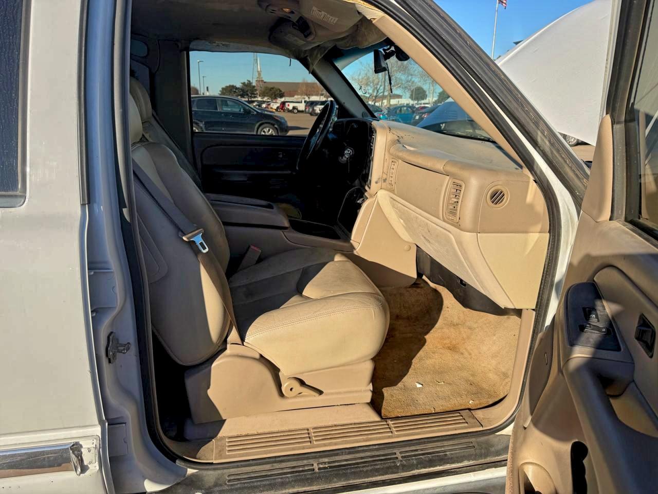 2004 GMC YUKON photo 5