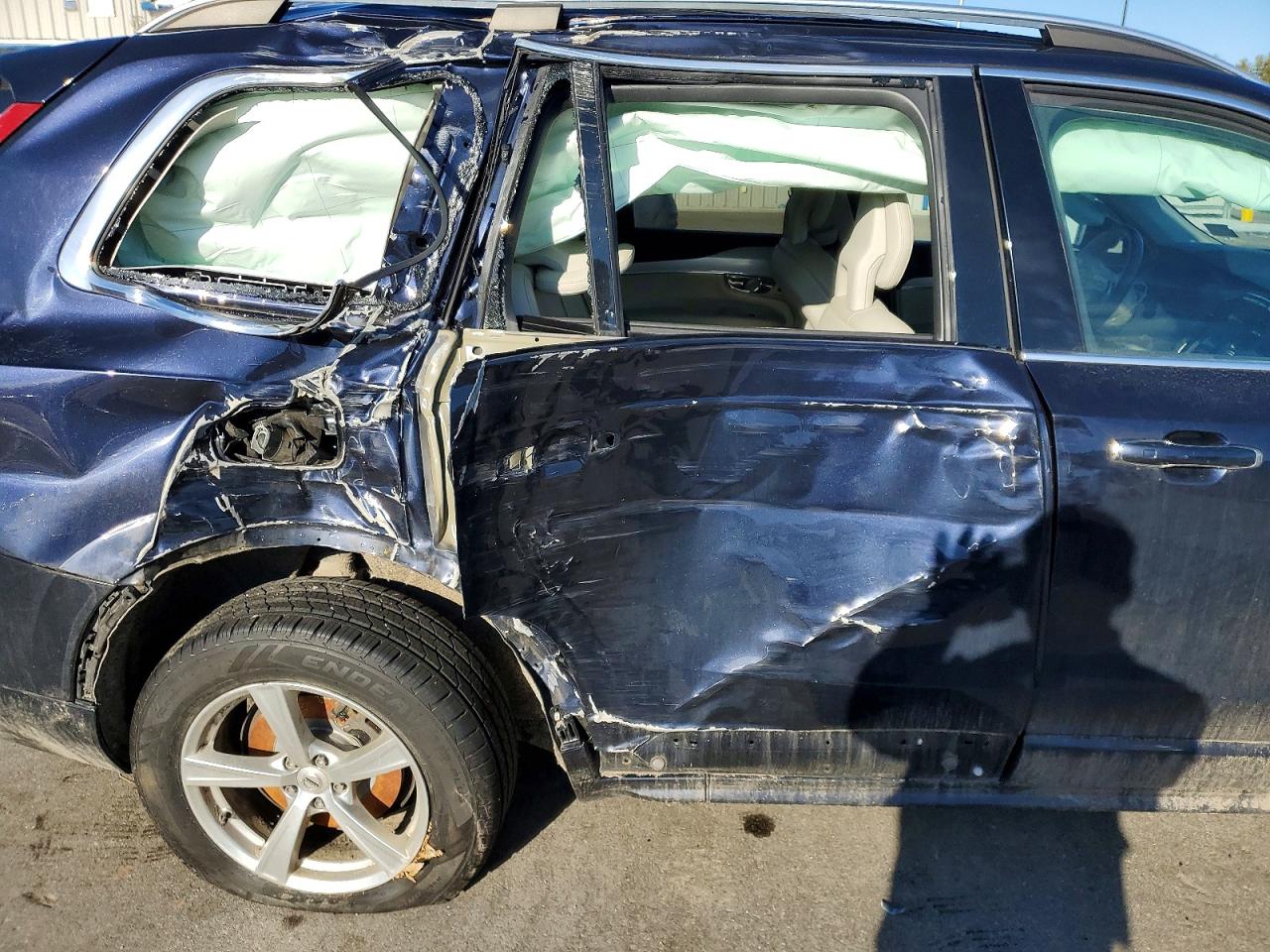 2016 VOLVO XC90 T5 photo 10
