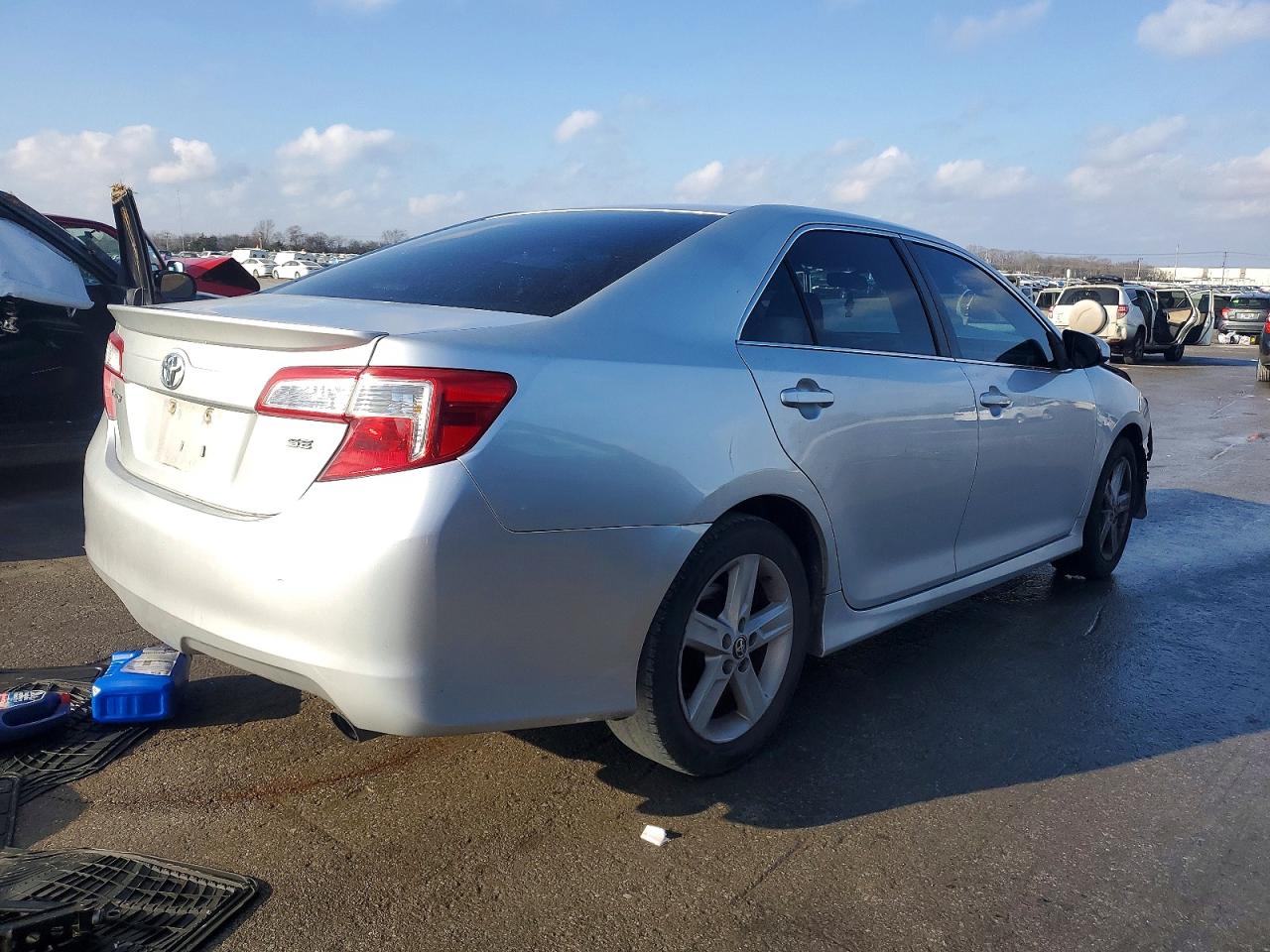 2013 TOYOTA CAMRY L photo 3