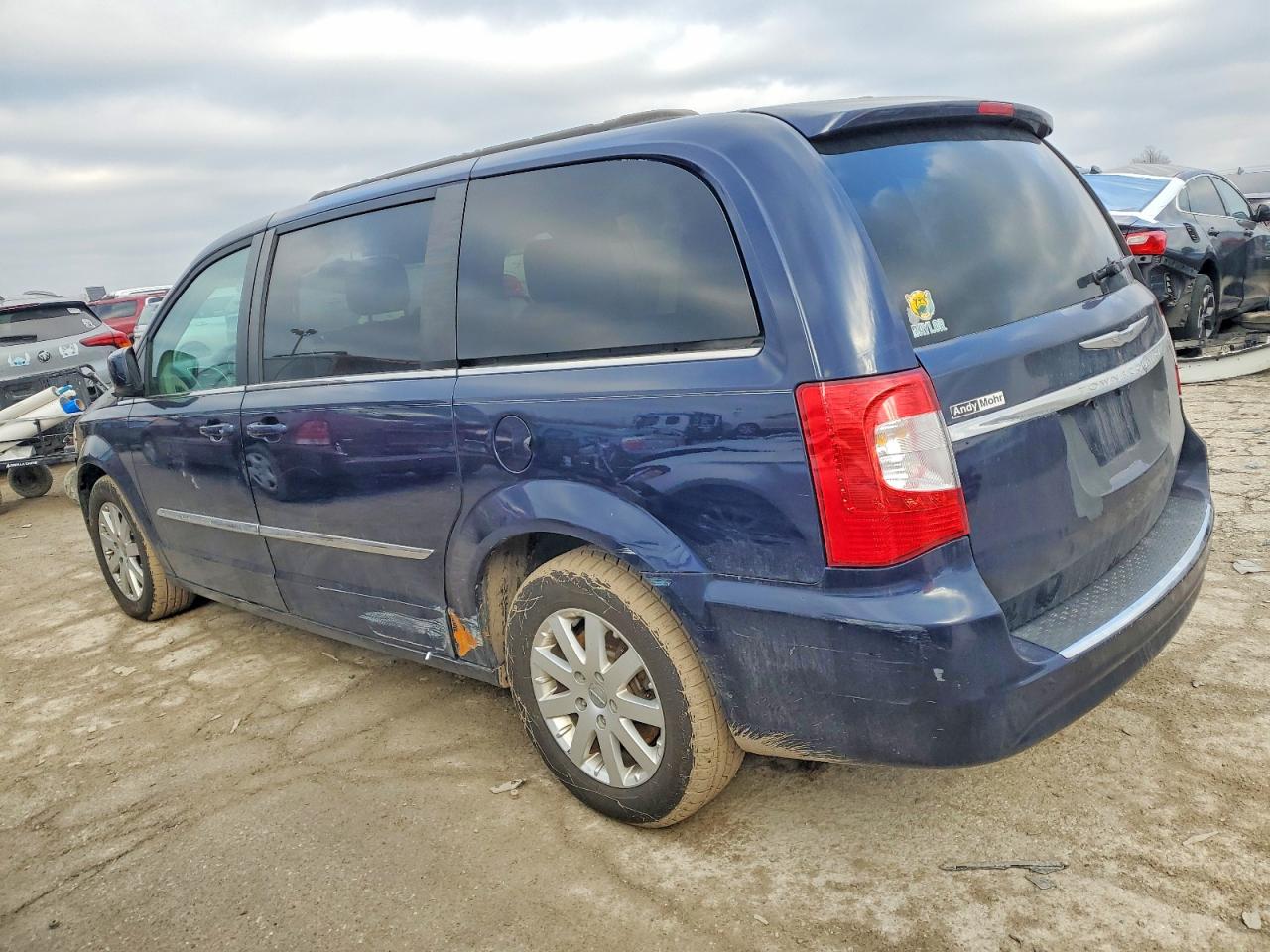 2015 CHRYSLER TOWN & COUNTRY TOURING photo 2