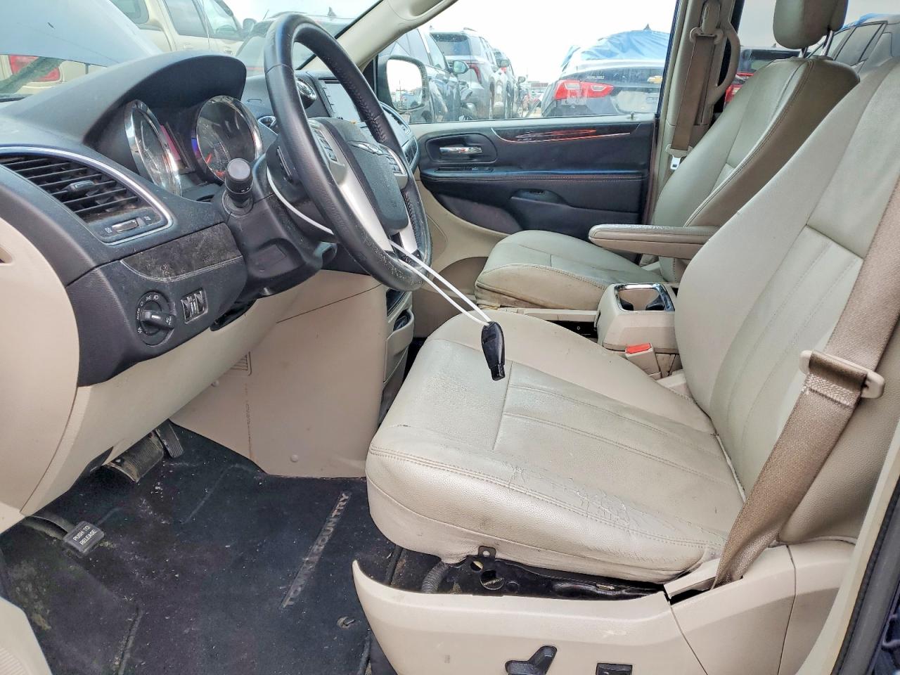 2015 CHRYSLER TOWN & COUNTRY TOURING photo 7