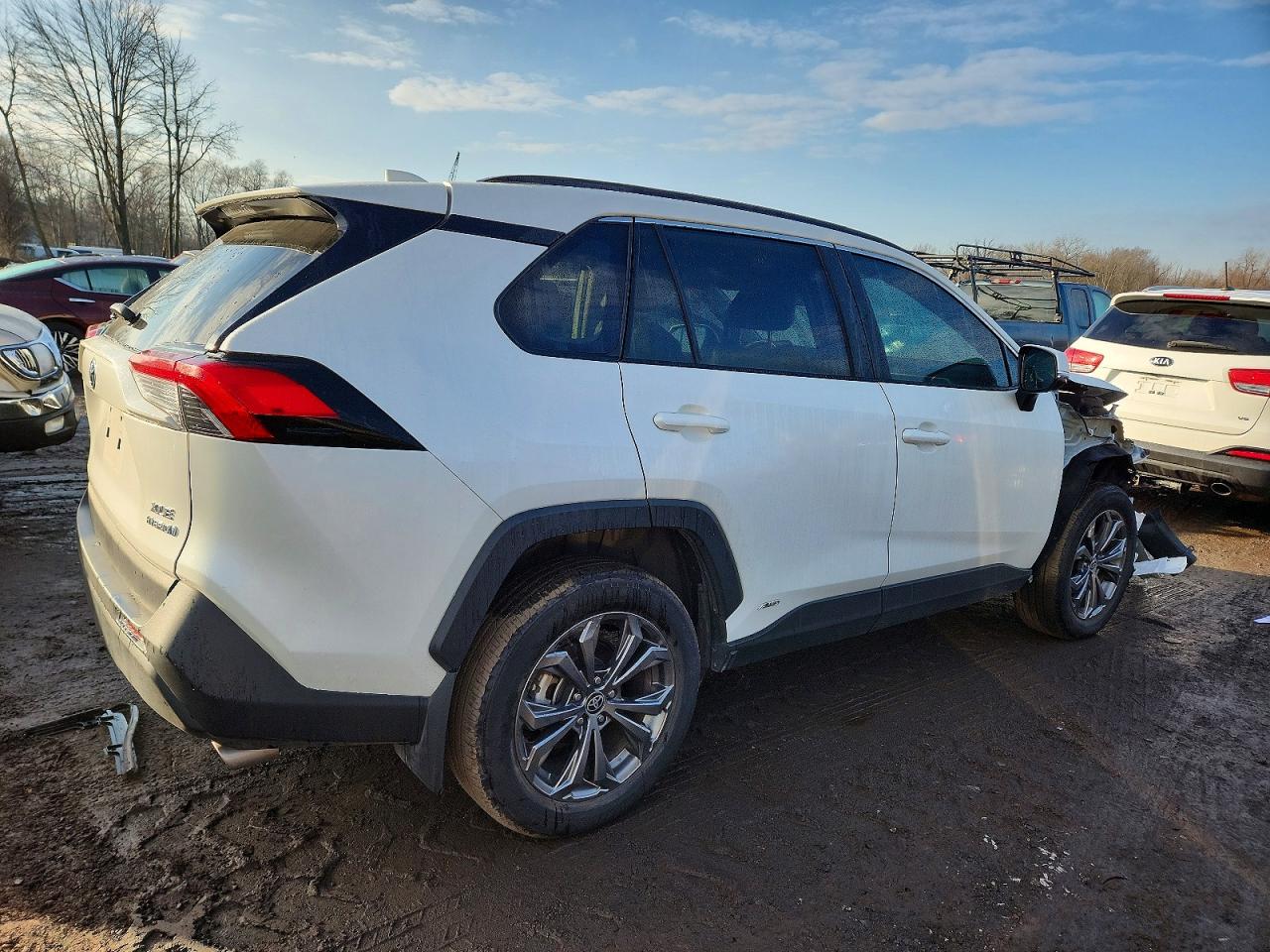 2022 TOYOTA RAV4 XLE PREMIUM photo 3