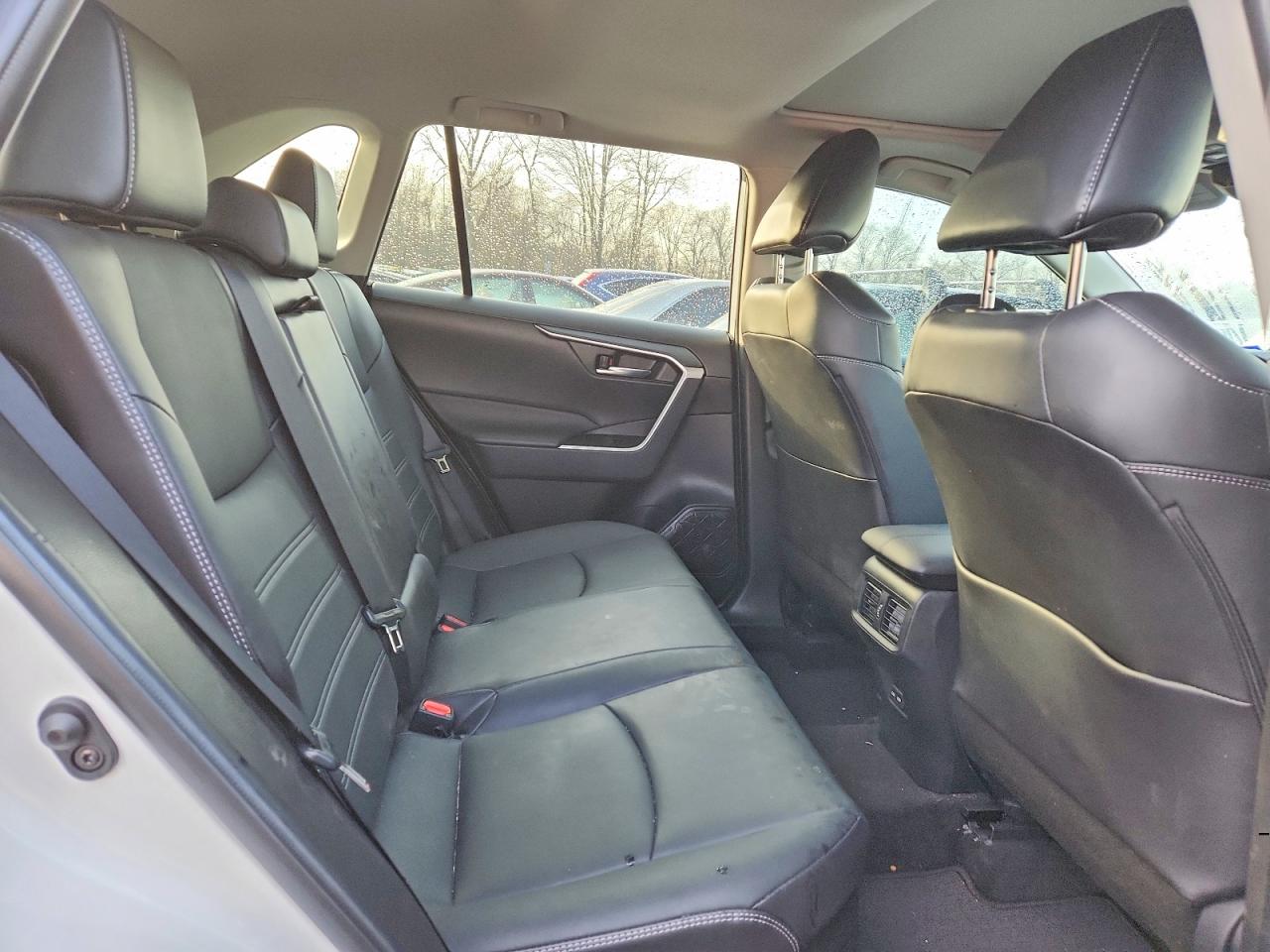 2022 TOYOTA RAV4 XLE PREMIUM photo 11