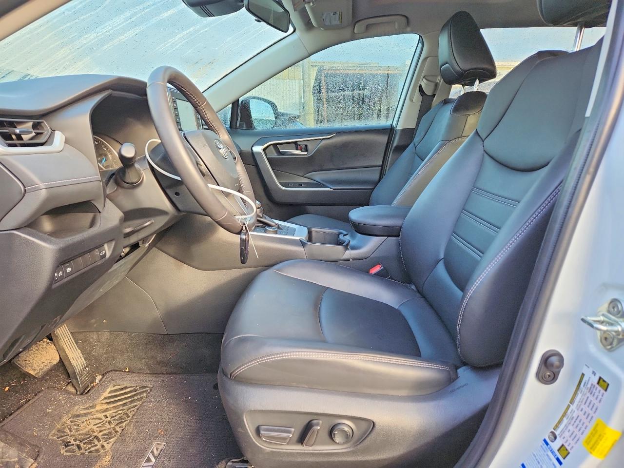 2022 TOYOTA RAV4 XLE PREMIUM photo 7