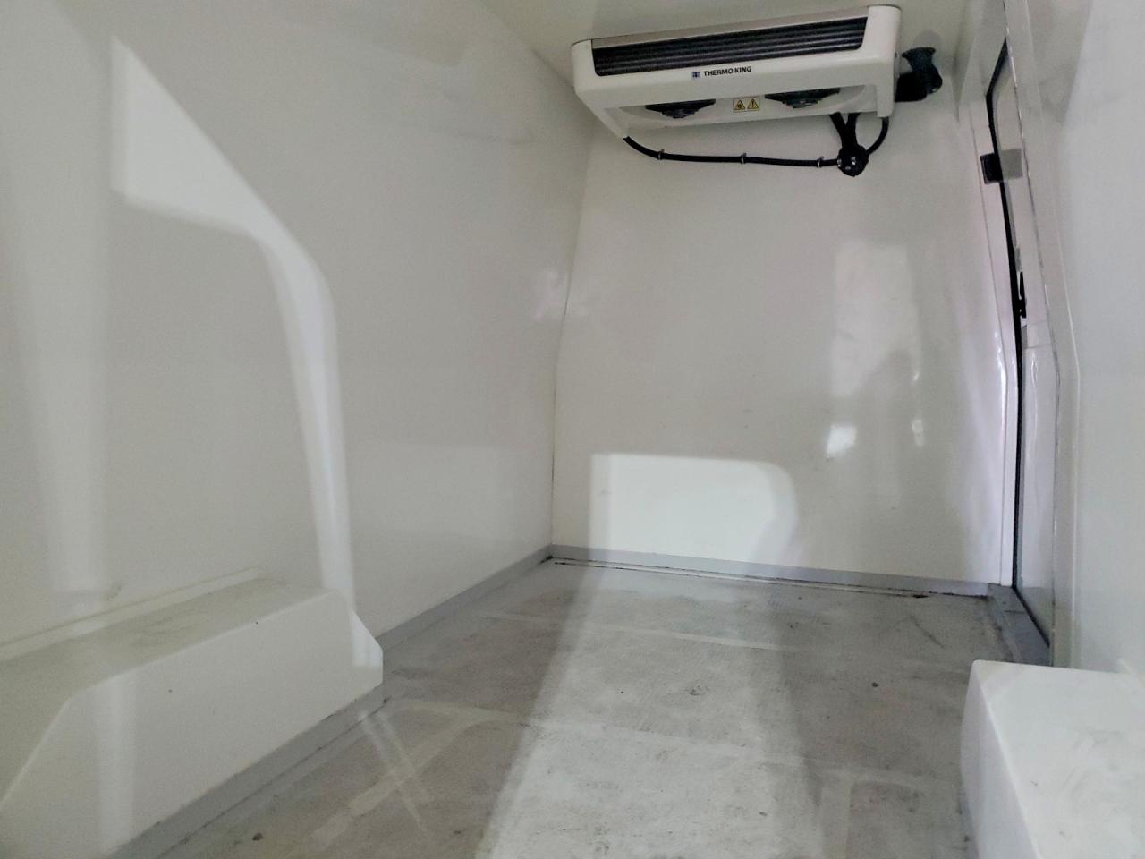 2024 MERCEDES BENZ SPRINTER 2500 REFRIGERATED DELIVERY VAN photo 11