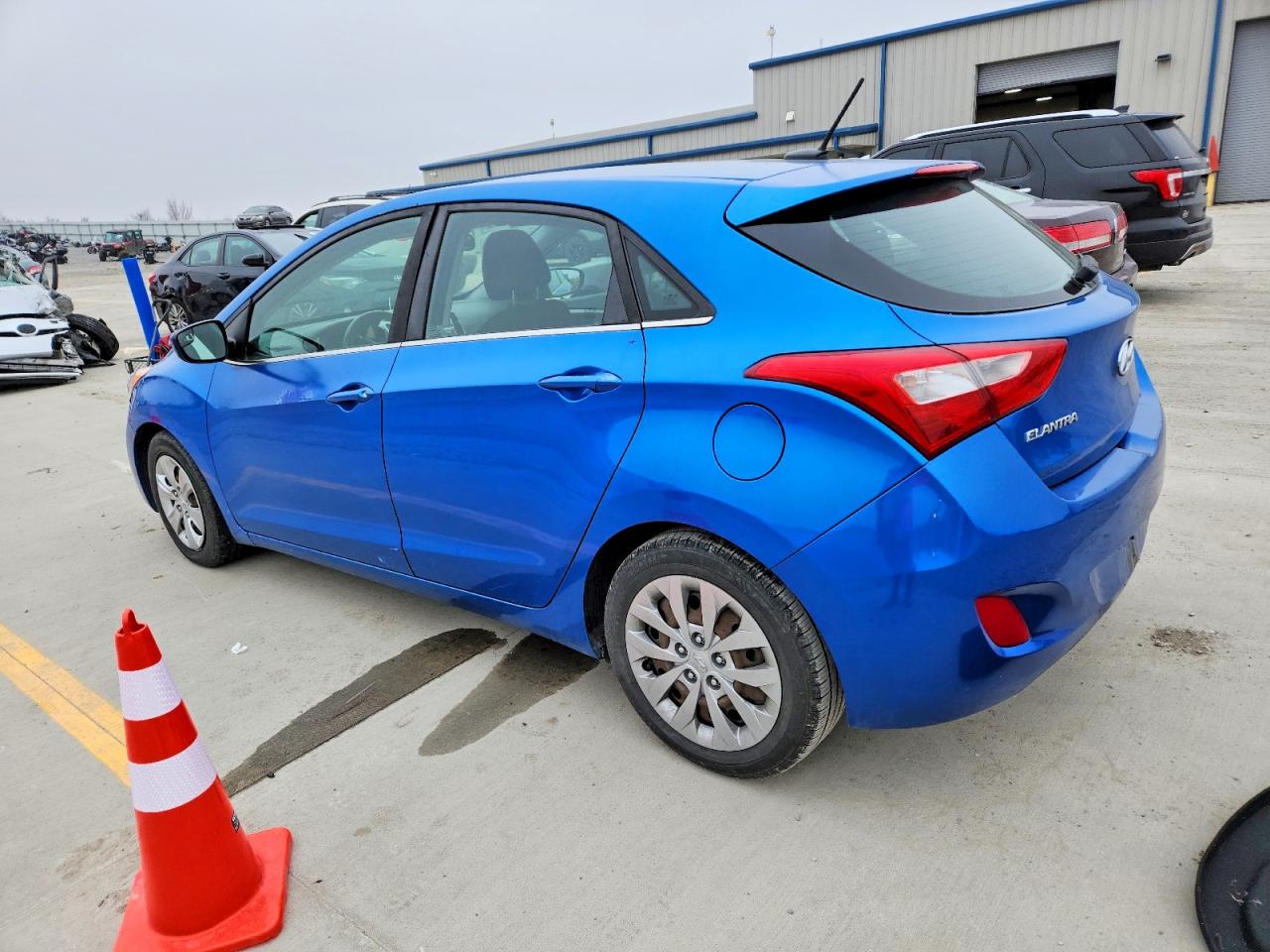 2017 HYUNDAI ELANTRA GT photo 2